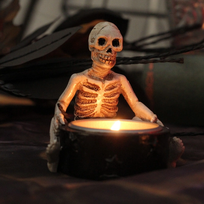 2022 Latest Style Wholesale High Quality Customized Halloween Home Deco Two Human Skeleton with Candle Holder